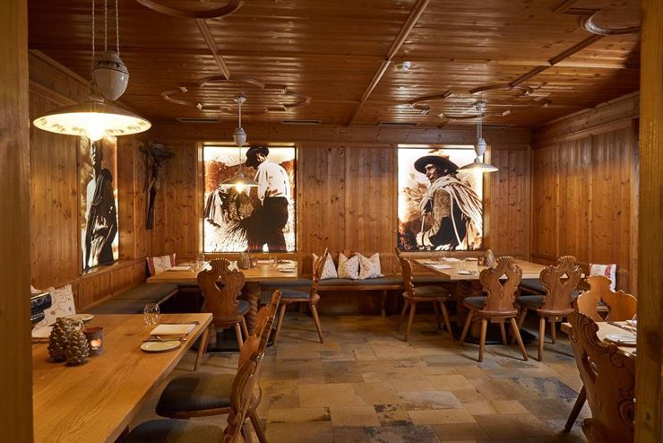 Alpenrose Hotel-Restaurant Kufstein Stube Detail